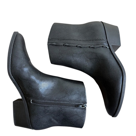 Lucky Brand Fakelle Vegan Black Snake Embossed Side Zip Boots Size 8 M (EU 39) - Picture 3 of 12